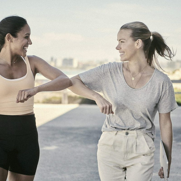 Dos amigas después de correr